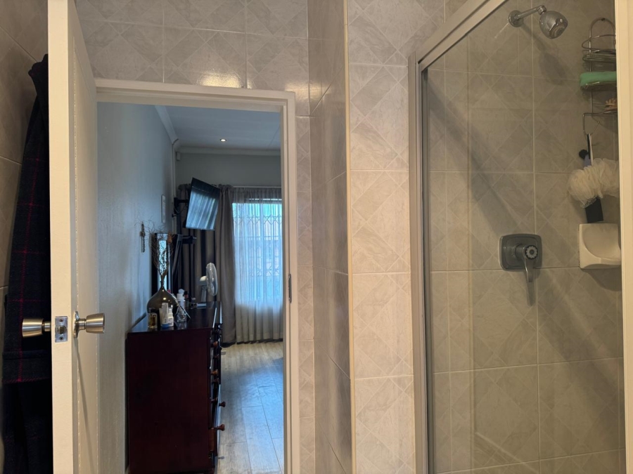 3 Bedroom Property for Sale in New Redruth Gauteng