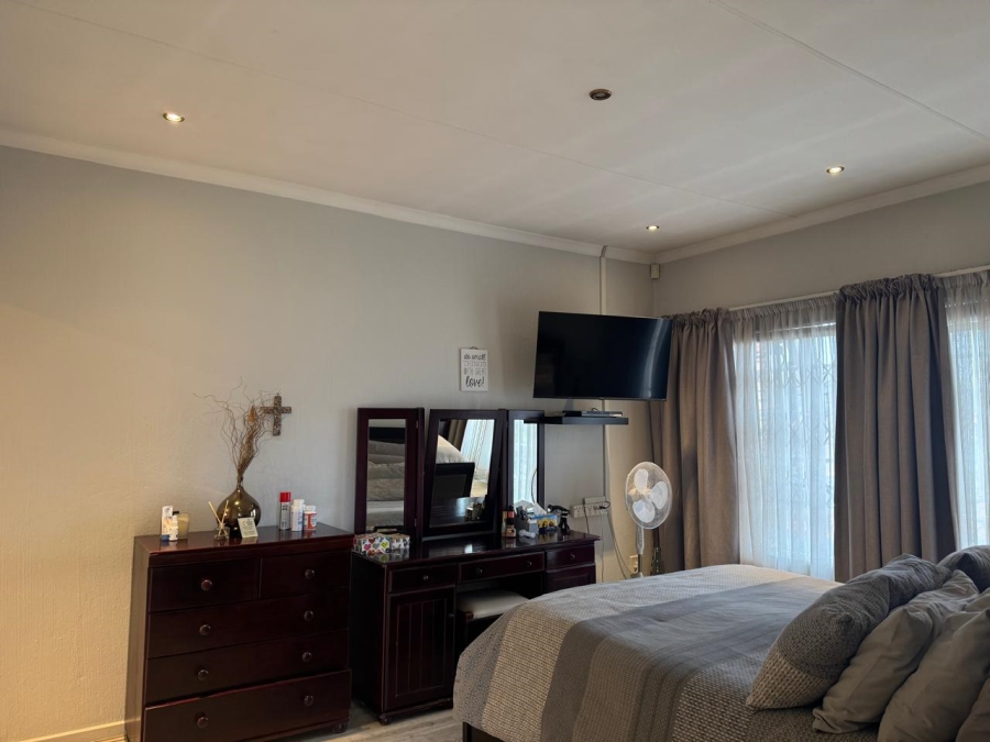 3 Bedroom Property for Sale in New Redruth Gauteng
