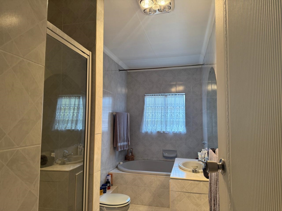 3 Bedroom Property for Sale in New Redruth Gauteng