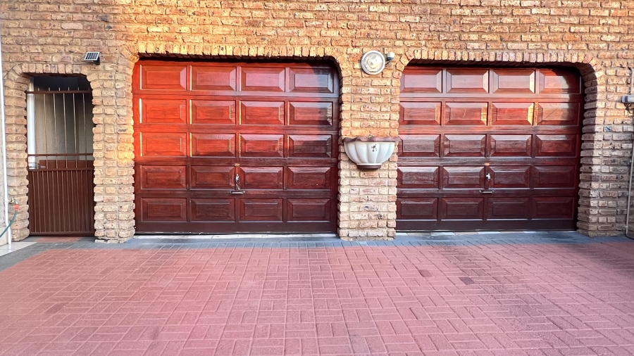 3 Bedroom Property for Sale in Carletonville Central Gauteng