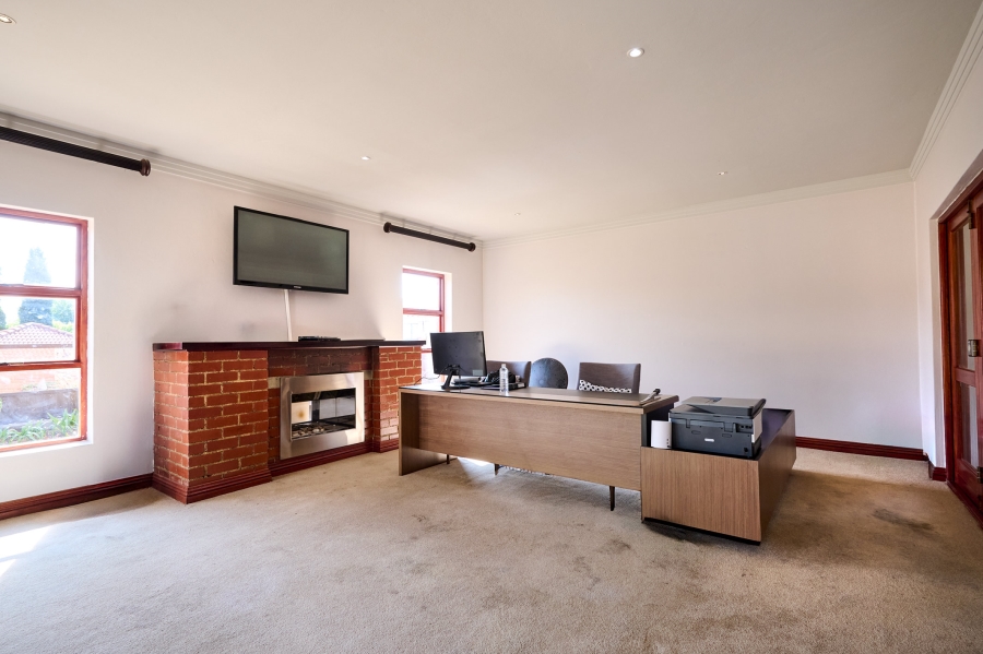 5 Bedroom Property for Sale in Carlswald North Estate Gauteng