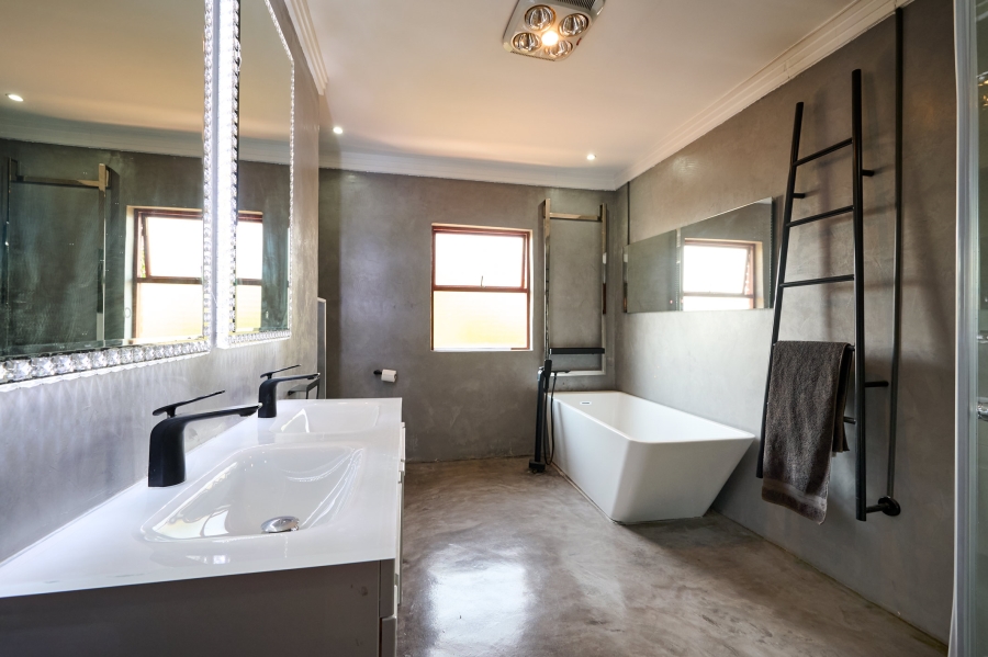 5 Bedroom Property for Sale in Carlswald North Estate Gauteng