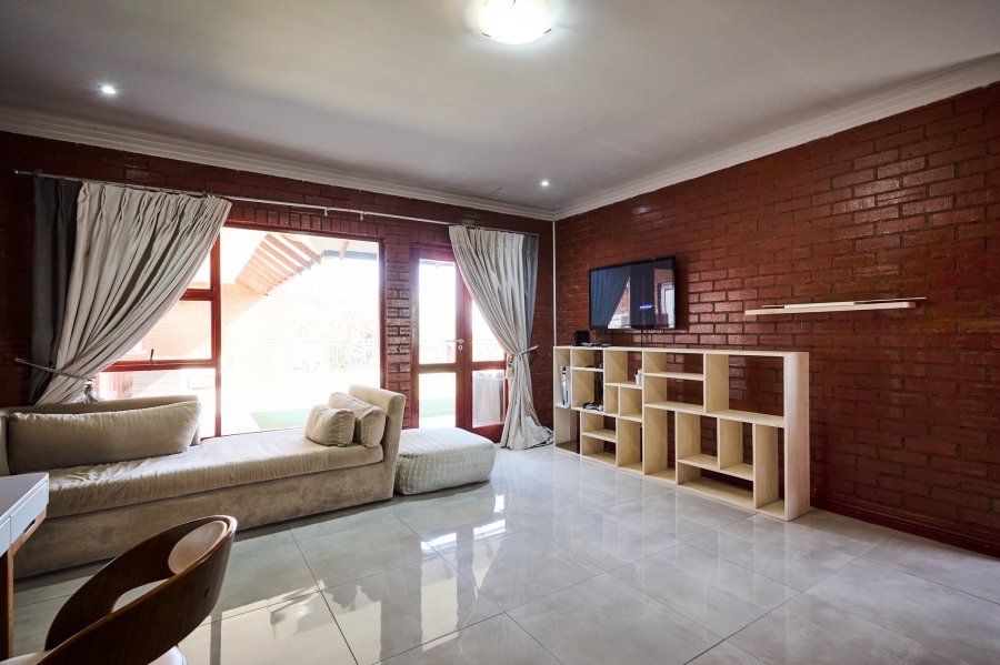 5 Bedroom Property for Sale in Carlswald North Estate Gauteng