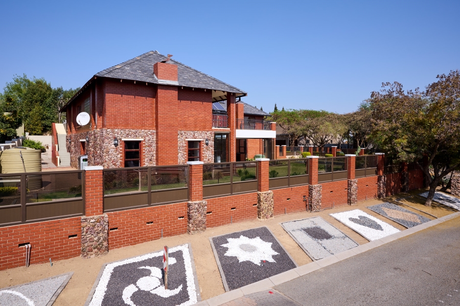 5 Bedroom Property for Sale in Carlswald North Estate Gauteng