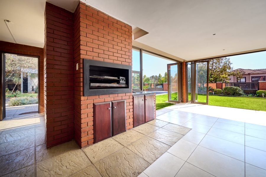 5 Bedroom Property for Sale in Carlswald North Estate Gauteng