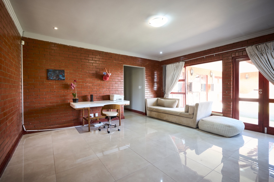 5 Bedroom Property for Sale in Carlswald North Estate Gauteng