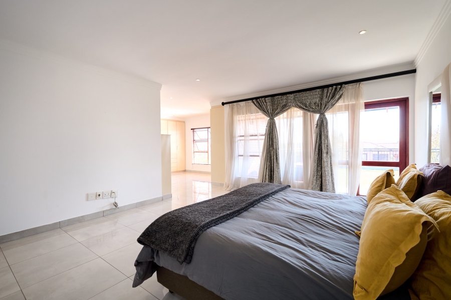5 Bedroom Property for Sale in Carlswald North Estate Gauteng