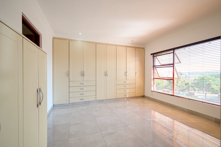 5 Bedroom Property for Sale in Carlswald North Estate Gauteng