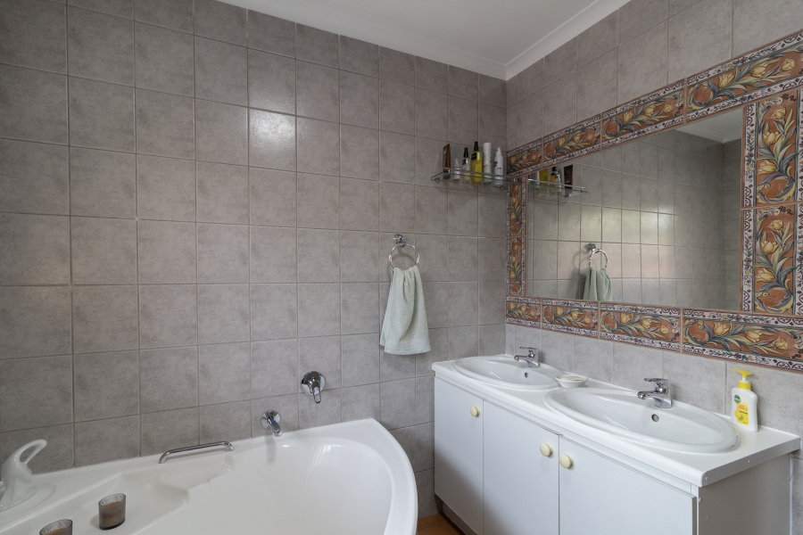 4 Bedroom Property for Sale in Moreleta Park Gauteng
