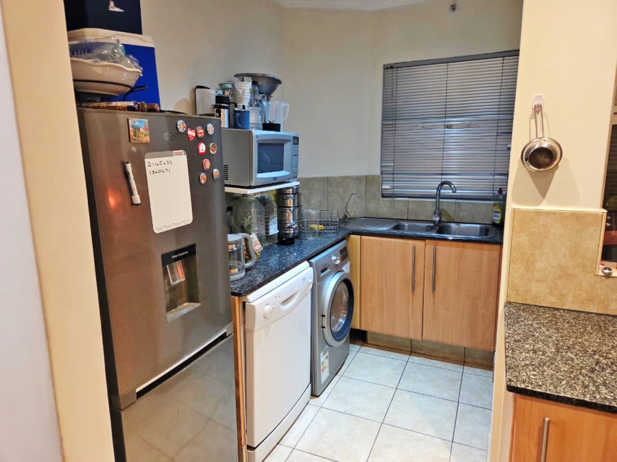 2 Bedroom Property for Sale in Sandhurst Gauteng