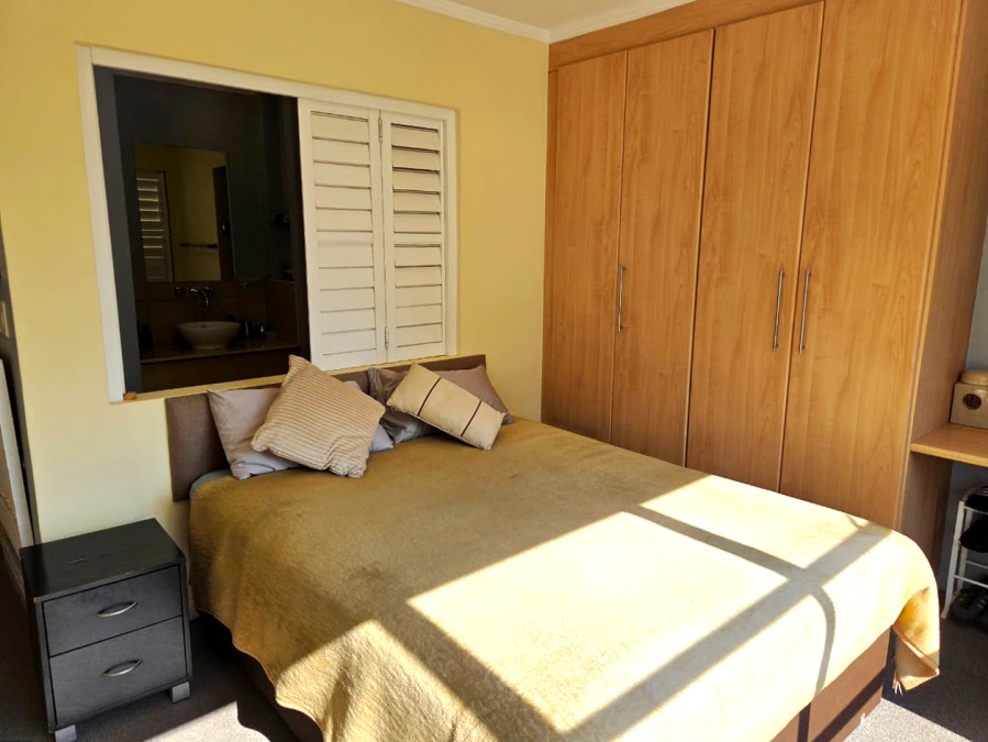 2 Bedroom Property for Sale in Sandhurst Gauteng