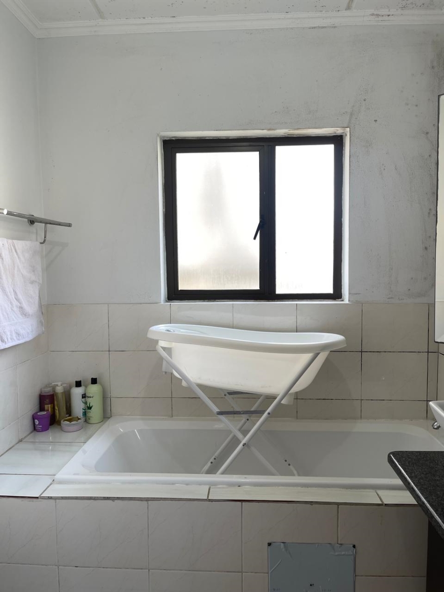 2 Bedroom Property for Sale in Noordwyk Gauteng