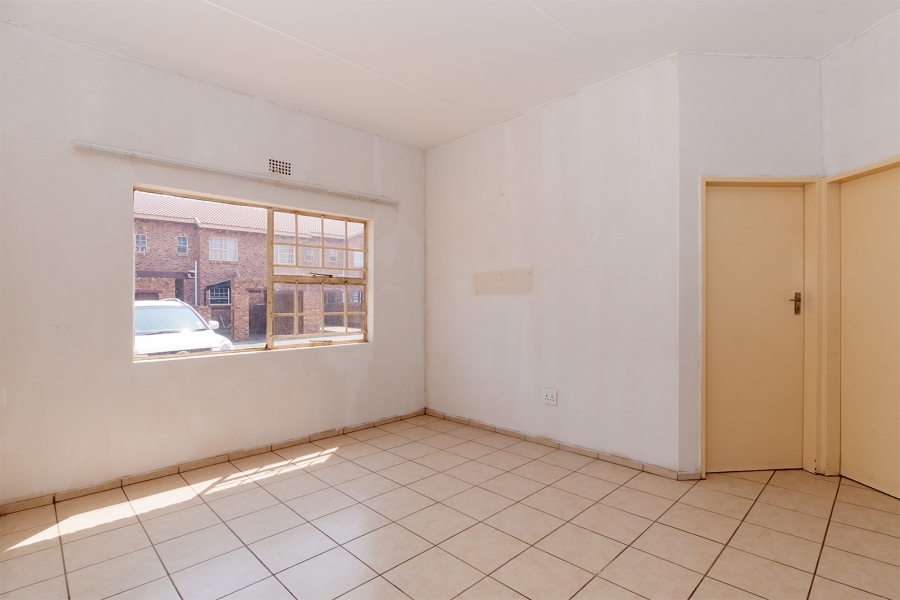 1 Bedroom Property for Sale in Crystal Park Gauteng