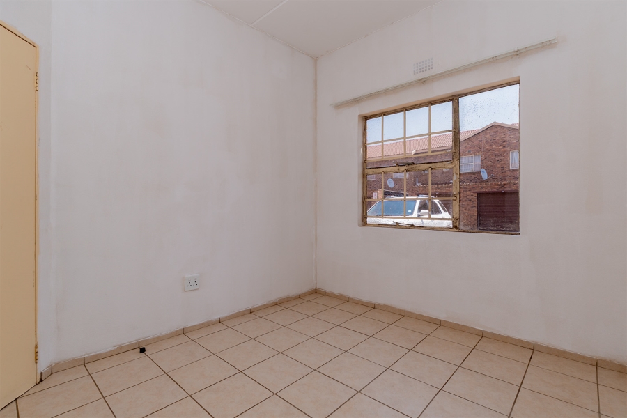 1 Bedroom Property for Sale in Crystal Park Gauteng