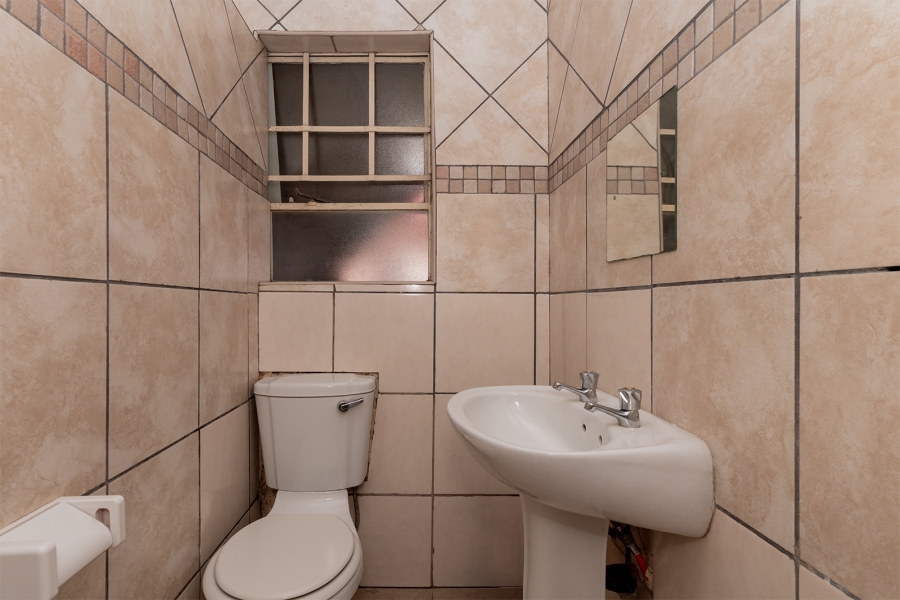 1 Bedroom Property for Sale in Crystal Park Gauteng