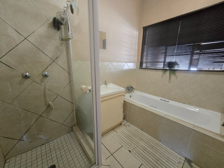 2 Bedroom Property for Sale in Wentworth Park Gauteng