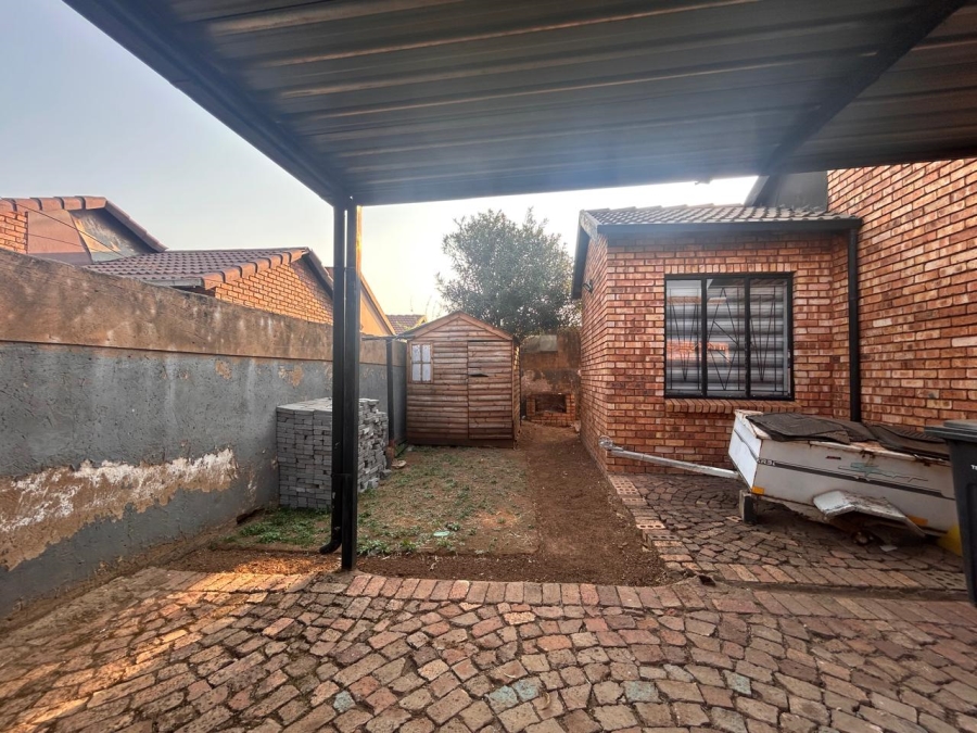 To Let 3 Bedroom Property for Rent in Danville Gauteng