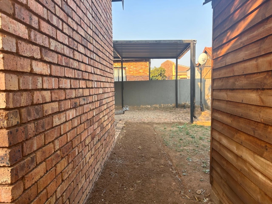 To Let 3 Bedroom Property for Rent in Danville Gauteng