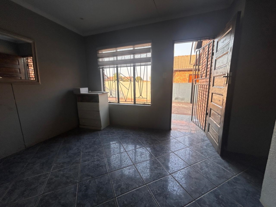 To Let 3 Bedroom Property for Rent in Danville Gauteng