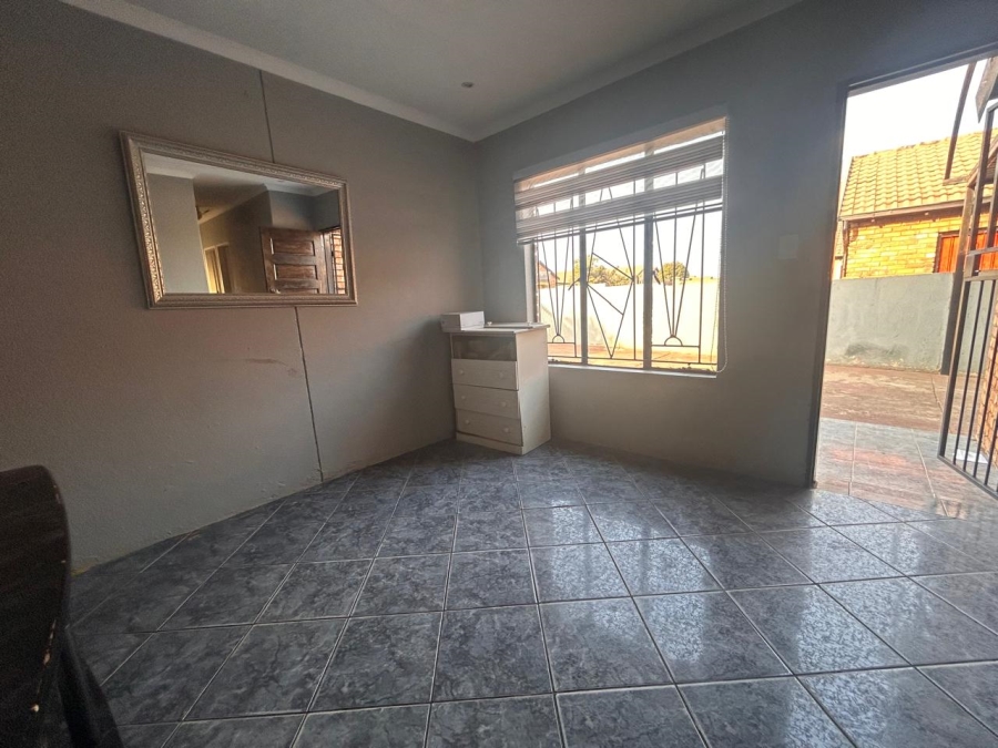 To Let 3 Bedroom Property for Rent in Danville Gauteng