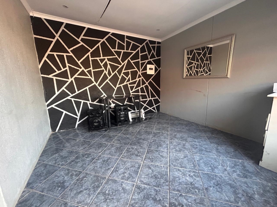 To Let 3 Bedroom Property for Rent in Danville Gauteng