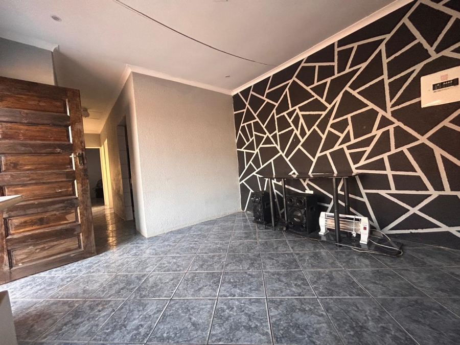 To Let 3 Bedroom Property for Rent in Danville Gauteng