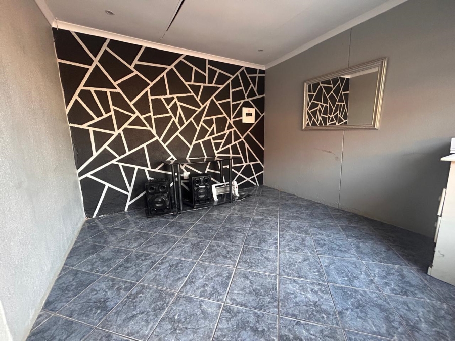 To Let 3 Bedroom Property for Rent in Danville Gauteng