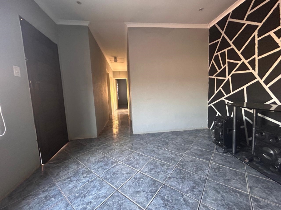 To Let 3 Bedroom Property for Rent in Danville Gauteng