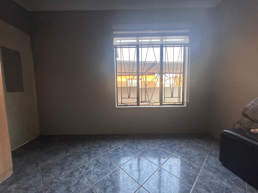 To Let 3 Bedroom Property for Rent in Danville Gauteng