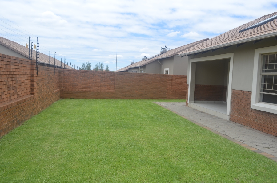 To Let 3 Bedroom Property for Rent in Monavoni Gauteng