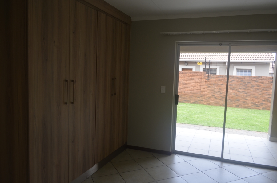 To Let 3 Bedroom Property for Rent in Monavoni Gauteng