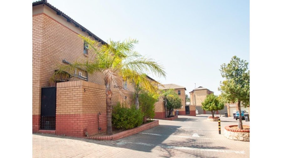 2 Bedroom Property for Sale in Halfway Gardens Gauteng