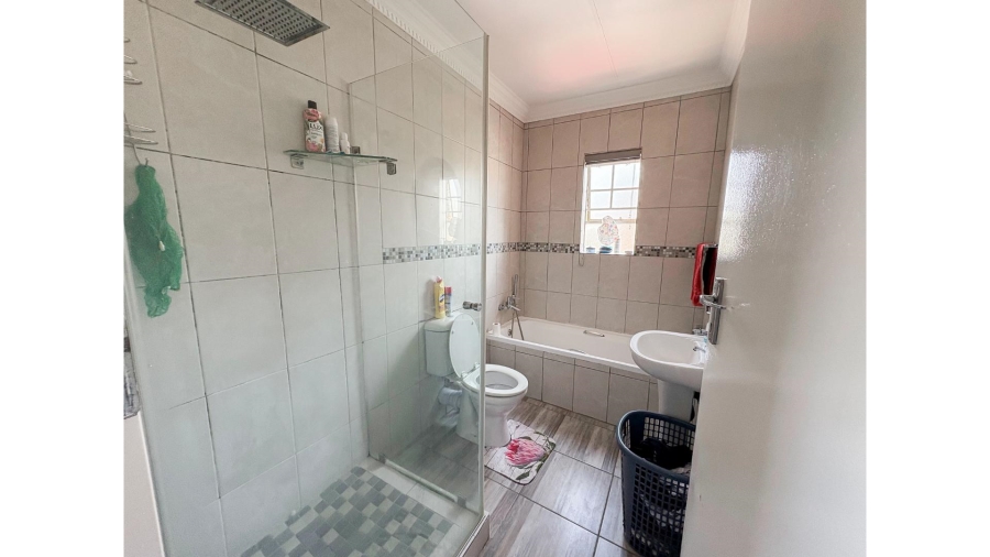 2 Bedroom Property for Sale in Halfway Gardens Gauteng