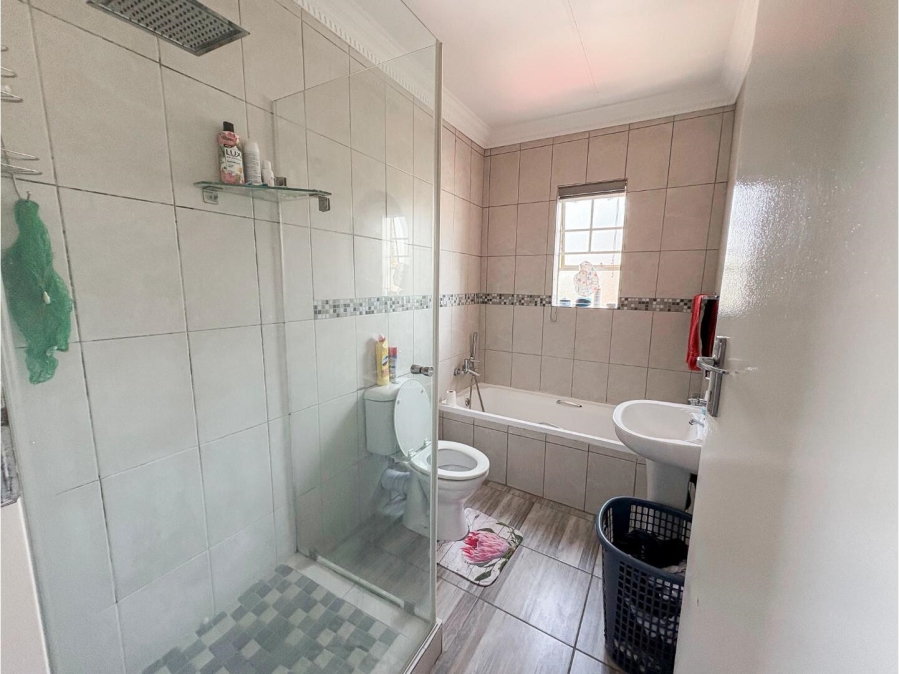 2 Bedroom Property for Sale in Halfway Gardens Gauteng