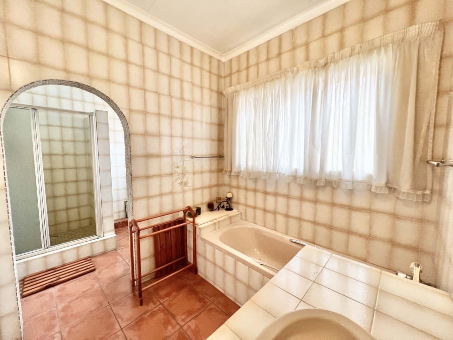 4 Bedroom Property for Sale in Knoppieslaagte Gauteng