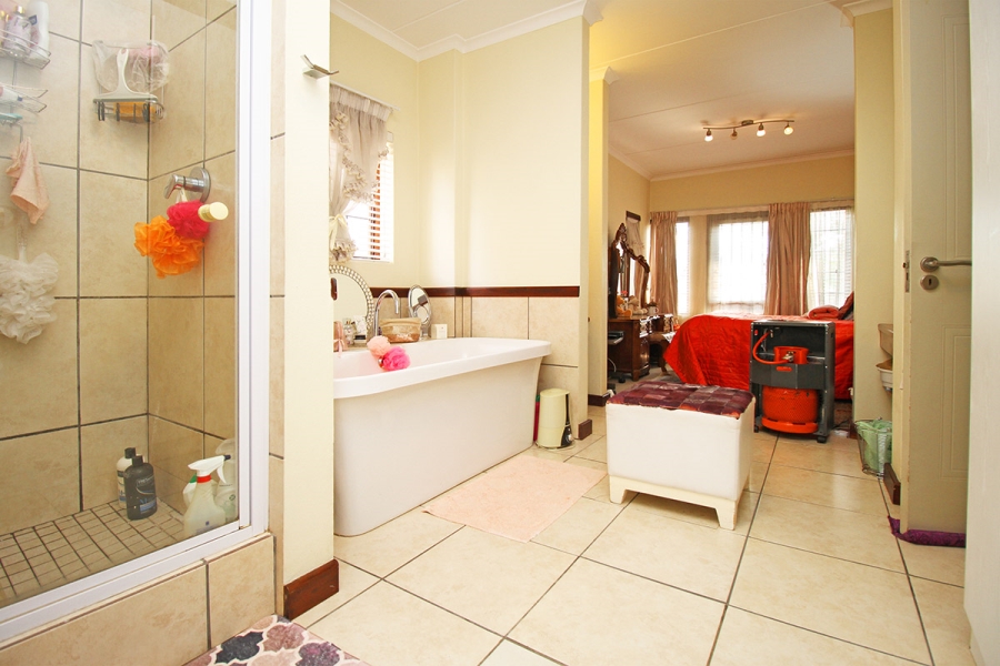 2 Bedroom Property for Sale in Beverley Gauteng