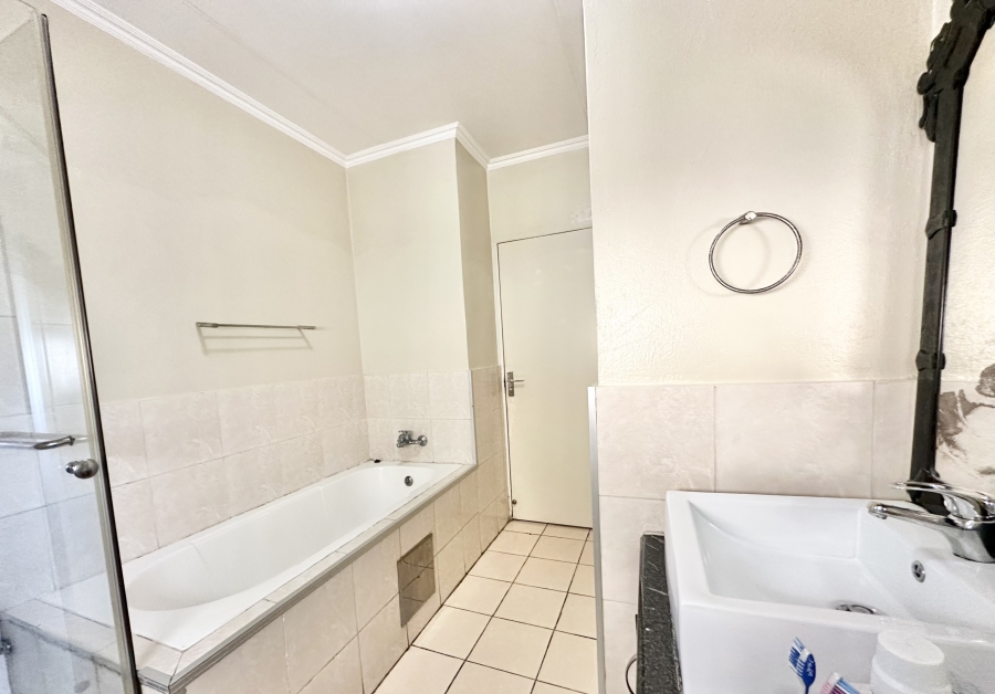 To Let 2 Bedroom Property for Rent in Erand Gardens Gauteng