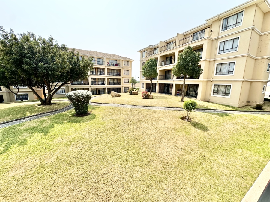 To Let 2 Bedroom Property for Rent in Erand Gardens Gauteng