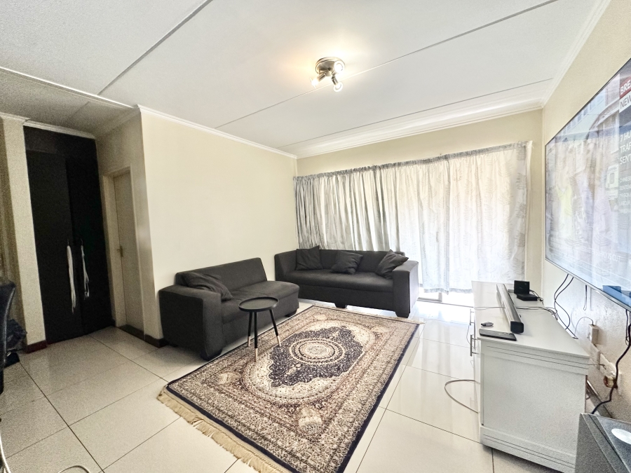 To Let 2 Bedroom Property for Rent in Erand Gardens Gauteng