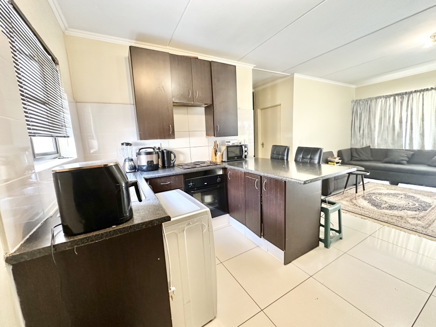 To Let 2 Bedroom Property for Rent in Erand Gardens Gauteng