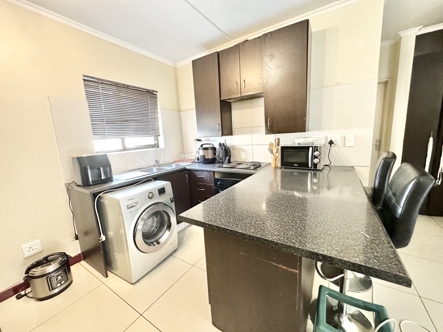 To Let 2 Bedroom Property for Rent in Erand Gardens Gauteng