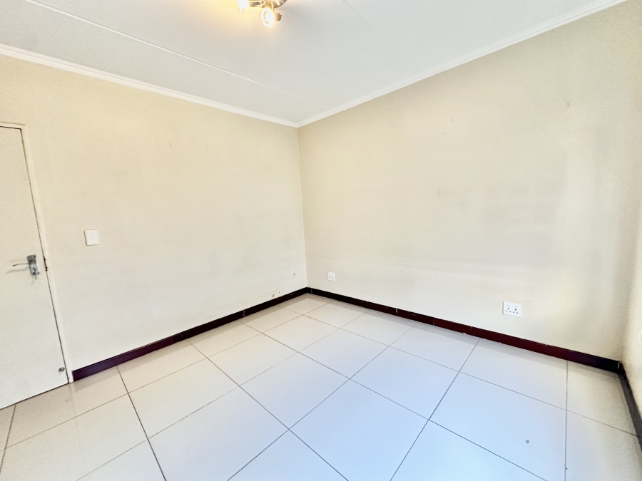To Let 2 Bedroom Property for Rent in Erand Gardens Gauteng