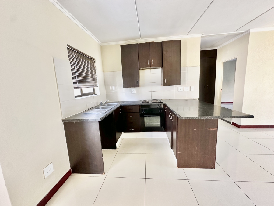 To Let 2 Bedroom Property for Rent in Erand Gardens Gauteng