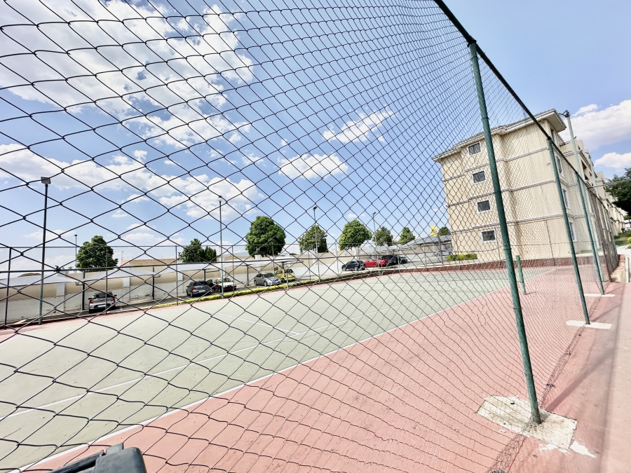 To Let 2 Bedroom Property for Rent in Erand Gardens Gauteng