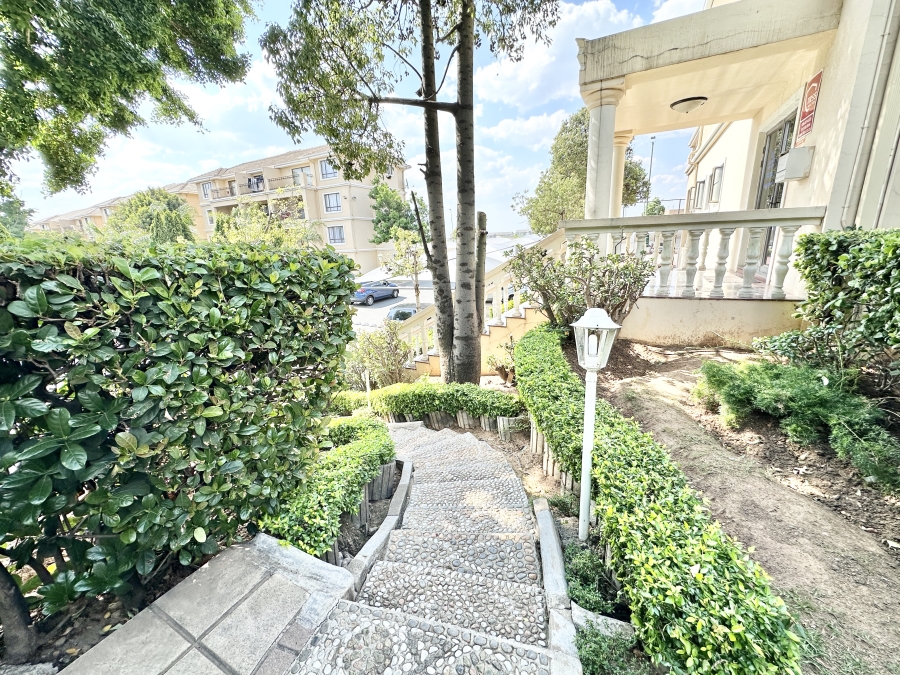 To Let 2 Bedroom Property for Rent in Erand Gardens Gauteng