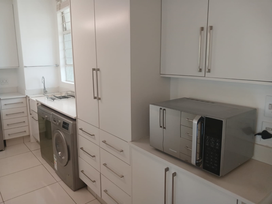 To Let 2 Bedroom Property for Rent in Sandhurst Gauteng