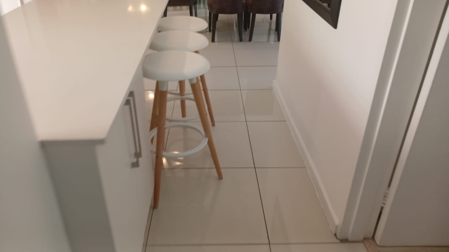 To Let 2 Bedroom Property for Rent in Sandhurst Gauteng