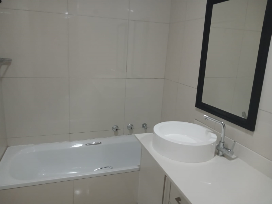 To Let 2 Bedroom Property for Rent in Sandhurst Gauteng