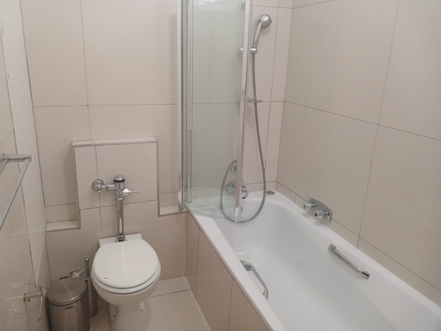 To Let 2 Bedroom Property for Rent in Sandhurst Gauteng