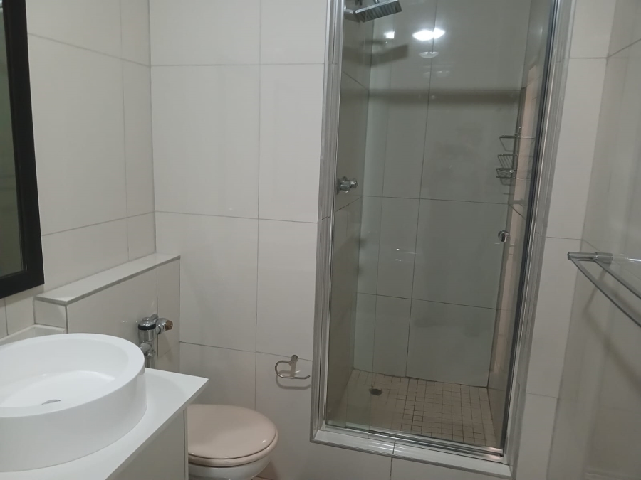 To Let 2 Bedroom Property for Rent in Sandhurst Gauteng